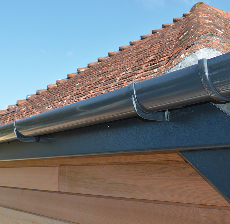 MH Couverture Entreprise de travaux de pose de gouttiere en Seine-et-Marne